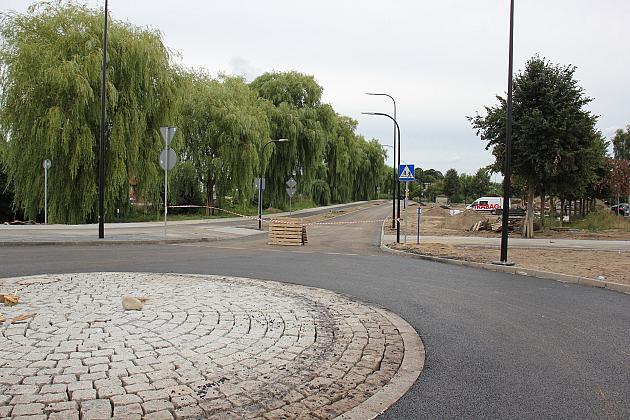 Most na Czołgistów i drogi dojazdowe z asfaltem