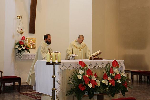 Kwiaty i znicze w Święto Wojska Polskiego