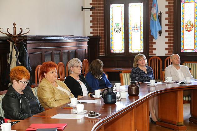 Spotkanie w ratuszu w sprawie nowego roku szkolnego