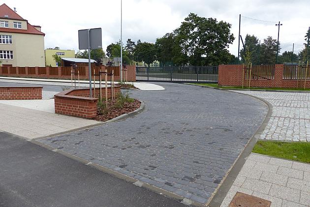 Przy „Jedynce” otwarto nowy dziedziniec dla uczniów i duży parking