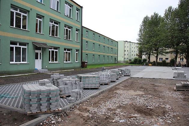 Przy Szkole Podstawowej nr 8 powstaje parking