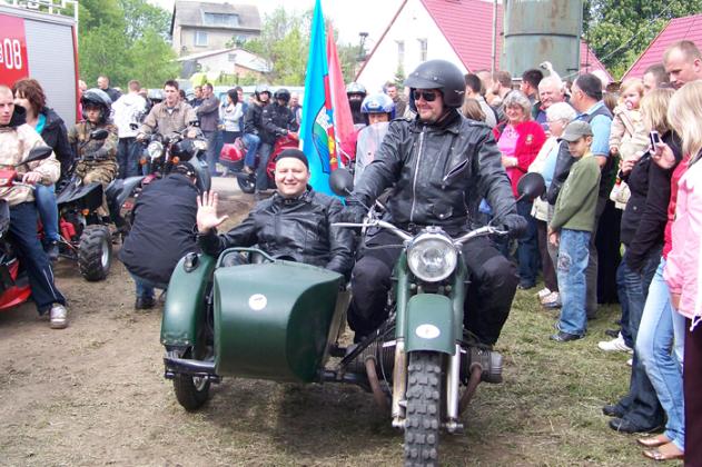 Motocyklowa parada na placu Pokoju