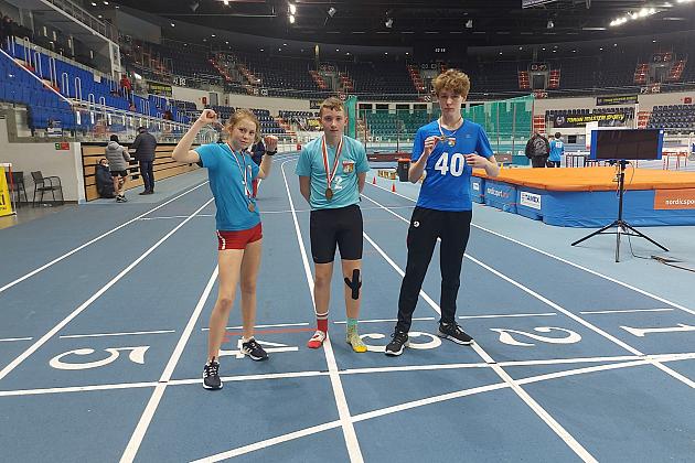 Medale młodych biegaczy w Toruniu