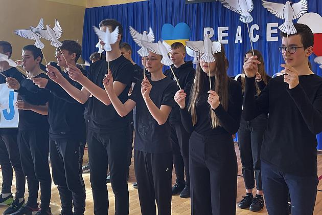 Święto Szkoły pod hasłem ,,Wszyscy mamy prawo do pokoju”