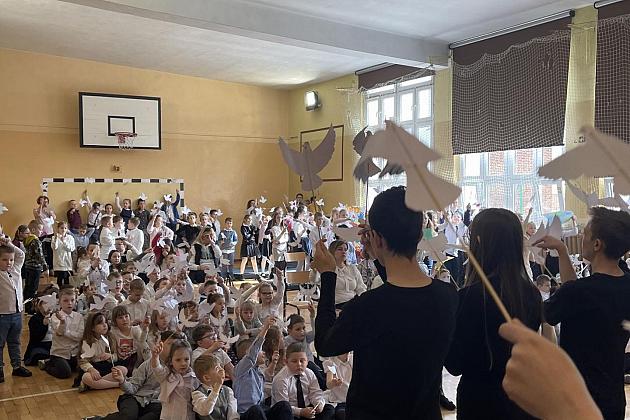 Święto Szkoły pod hasłem ,,Wszyscy mamy prawo do pokoju”