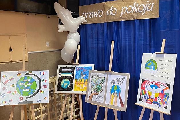 Święto Szkoły pod hasłem ,,Wszyscy mamy prawo do pokoju”
