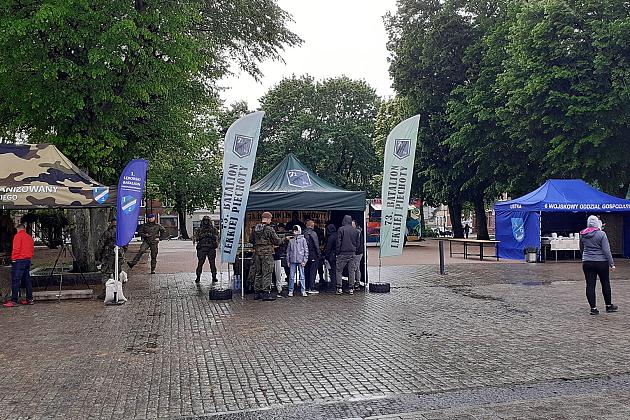 Na placu Pokoju promowali zasadniczą służbę wojskową