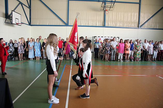 W Szkole Podstawowej nr 8 pożegnano ośmioklasistów