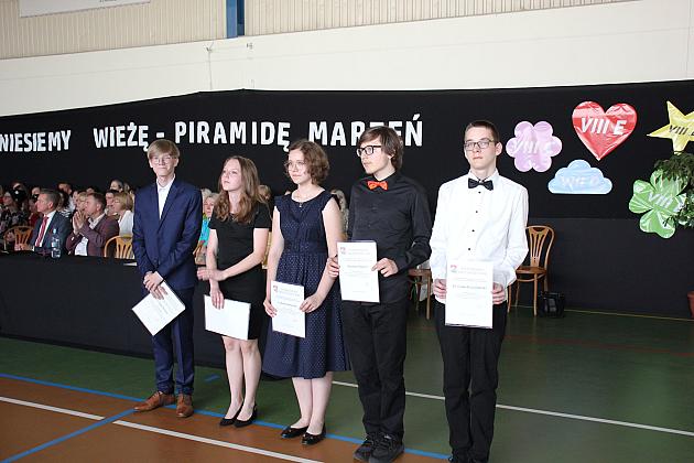 W Szkole Podstawowej nr 8 pożegnano ośmioklasistów