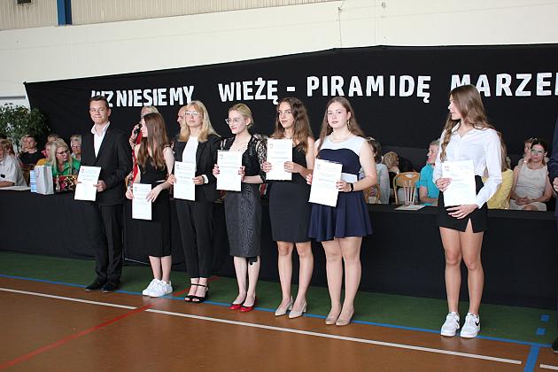 W Szkole Podstawowej nr 8 pożegnano ośmioklasistów