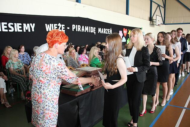 W Szkole Podstawowej nr 8 pożegnano ośmioklasistów