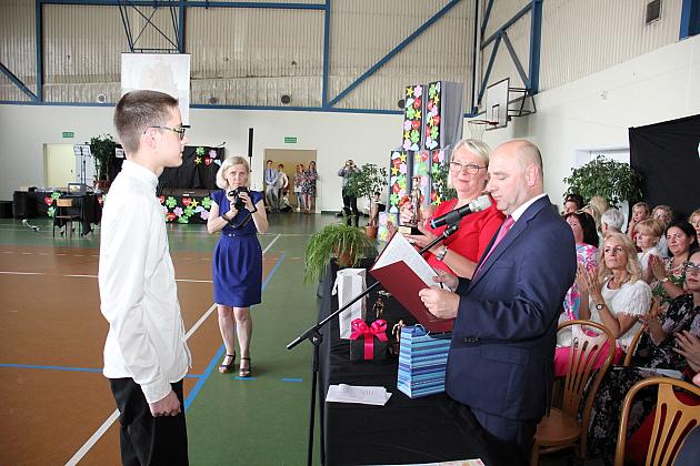 W Szkole Podstawowej nr 8 pożegnano ośmioklasistów