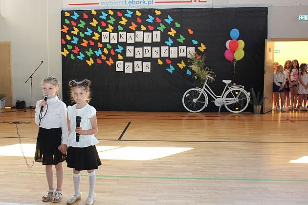 Uczniowie „Siódemki” uroczyście zakończyli rok szkolny