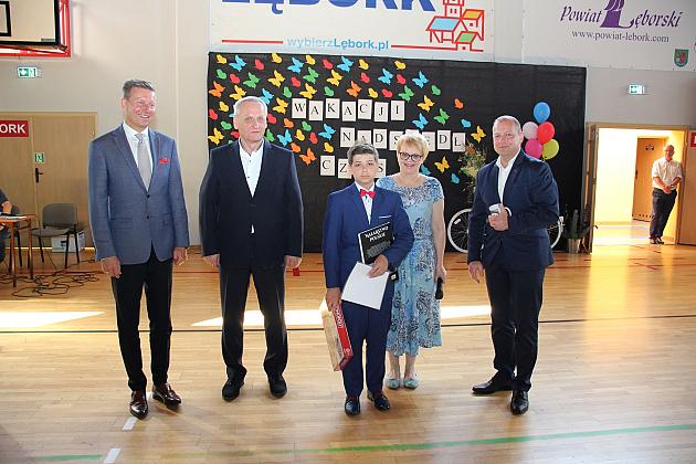 Uczniowie „Siódemki” uroczyście zakończyli rok szkolny