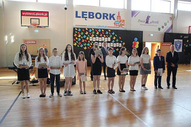 Uczniowie „Siódemki” uroczyście zakończyli rok szkolny