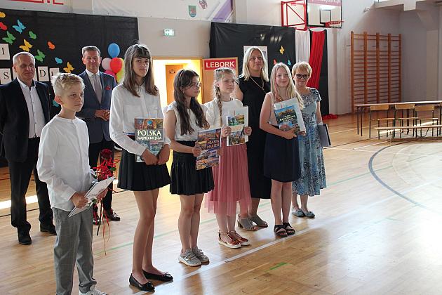 Uczniowie „Siódemki” uroczyście zakończyli rok szkolny