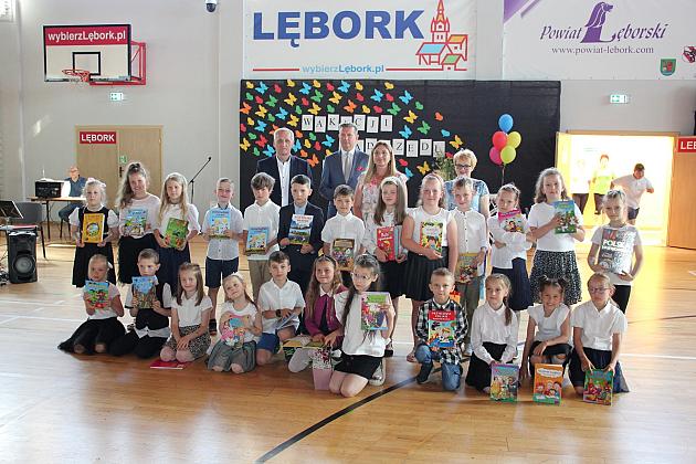 Uczniowie „Siódemki” uroczyście zakończyli rok szkolny