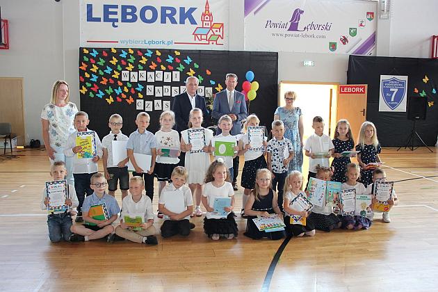 Uczniowie „Siódemki” uroczyście zakończyli rok szkolny