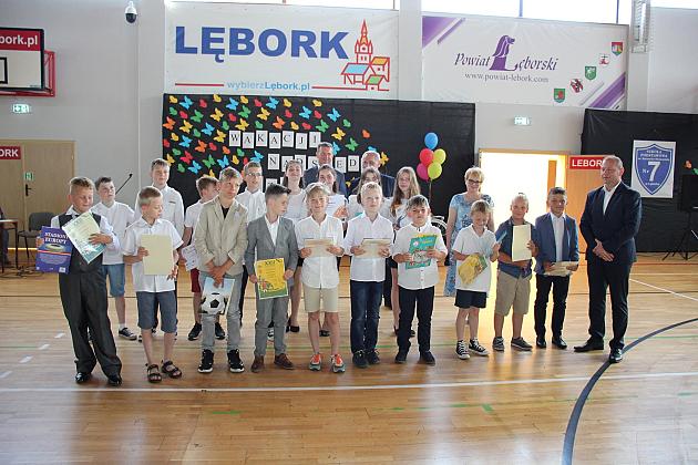 Uczniowie „Siódemki” uroczyście zakończyli rok szkolny