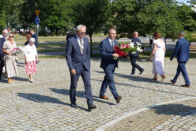 Kwiaty w Święto Wojska Polskiego