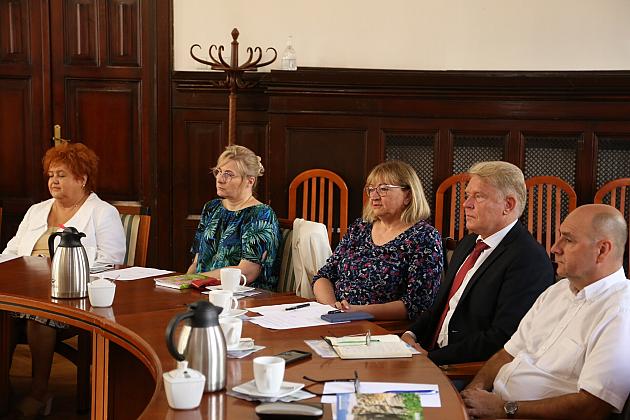 Spotkanie w ratuszu w sprawie nowego roku szkolnego