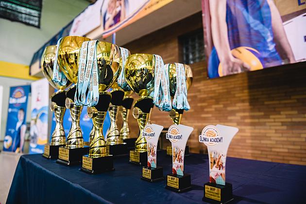 Siatkarze i siatkarki Glinka Academy rywalizowali w Lęborku i w Łebie