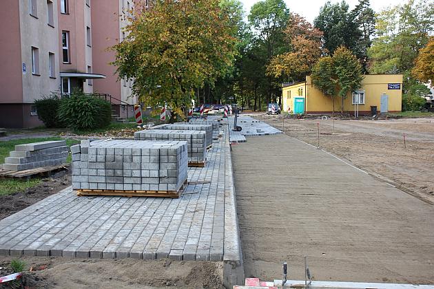 Przy ulicy Konopnickiej i Alei Wolności powstaje parking dla mieszkańców