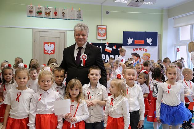 Przedszkolaki odśpiewały hymn