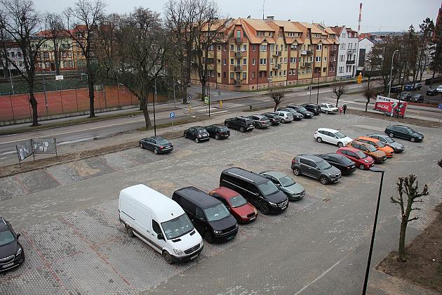 Nowy parking przy ul. Konopnickiej i Alei Wolności gotowy