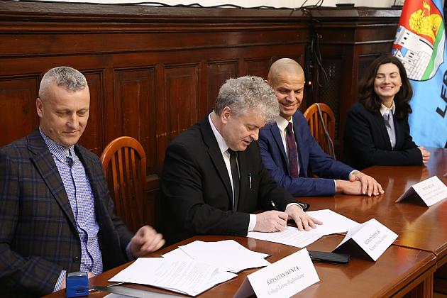 Umowy na rewitalizację otoczenia Lęborskiego Węzła Przesiadkowego podpisane!