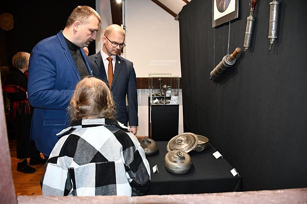 „Z podziemi na salony…” Nowa wystawa w Galerii „Strome Schody”