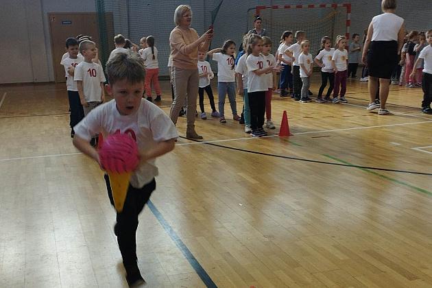 Przedszkolny piknik na sportowo w SP7