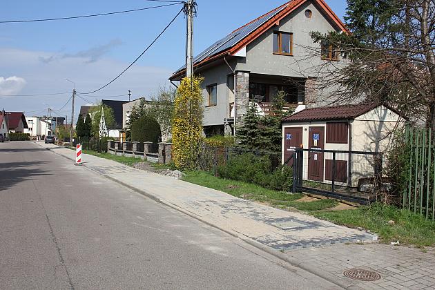 Budowa chodnika na Komuny Paryskiej