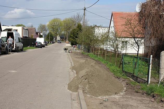 Budowa chodnika na Komuny Paryskiej