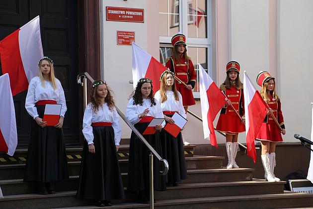 Dzień Flagi RP – uroczystość przed Starostwem Powiatowym