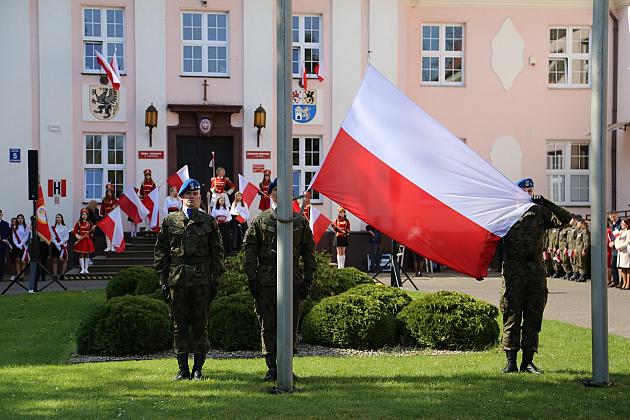 Dzień Flagi RP – uroczystość przed Starostwem Powiatowym