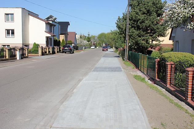 Nowy chodnik przy ulicy Komuny Paryskiej