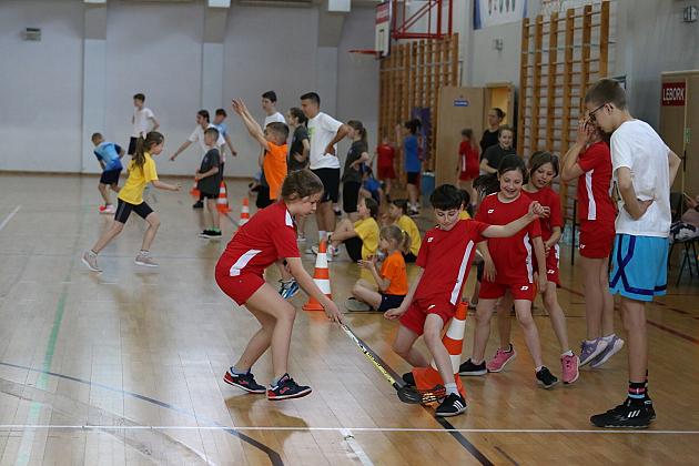 „Kto z nas lepiej i prędzej”. Konkurs sportowy dla uczniów szkół podstawowych
