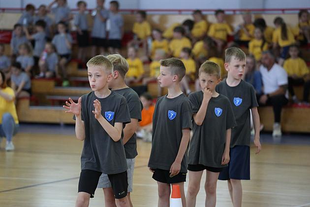 „Kto z nas lepiej i prędzej”. Konkurs sportowy dla uczniów szkół podstawowych