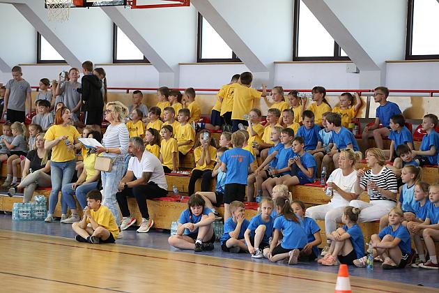 „Kto z nas lepiej i prędzej”. Konkurs sportowy dla uczniów szkół podstawowych
