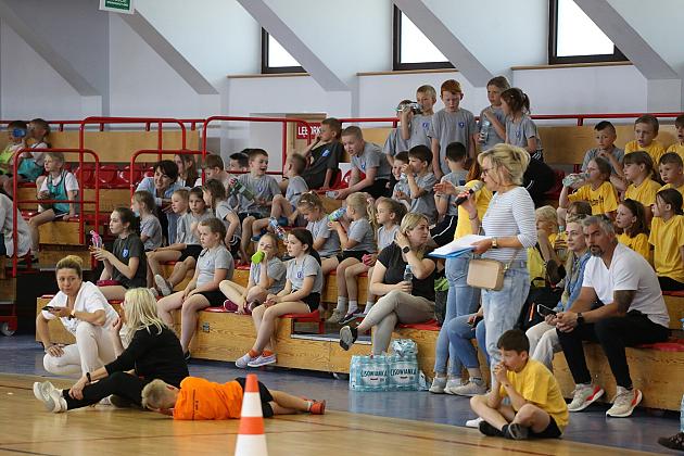 „Kto z nas lepiej i prędzej”. Konkurs sportowy dla uczniów szkół podstawowych