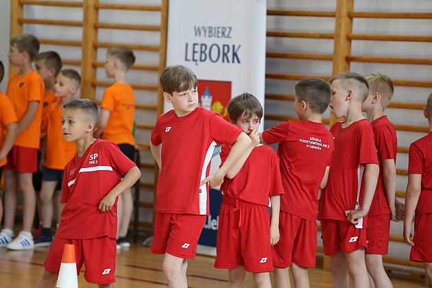 „Kto z nas lepiej i prędzej”. Konkurs sportowy dla uczniów szkół podstawowych