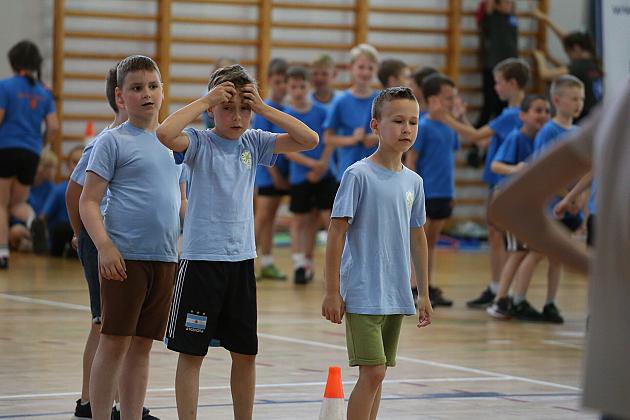 „Kto z nas lepiej i prędzej”. Konkurs sportowy dla uczniów szkół podstawowych