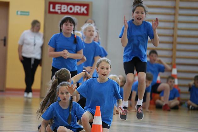„Kto z nas lepiej i prędzej”. Konkurs sportowy dla uczniów szkół podstawowych