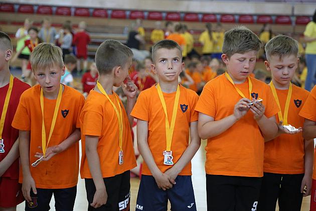 „Kto z nas lepiej i prędzej”. Konkurs sportowy dla uczniów szkół podstawowych