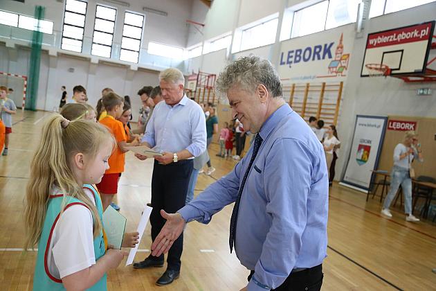 „Kto z nas lepiej i prędzej”. Konkurs sportowy dla uczniów szkół podstawowych