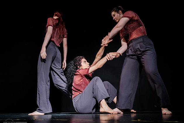 Komplety publiczności na premierowych spektaklach Teatru Tańca Jeszcze 5 Minut