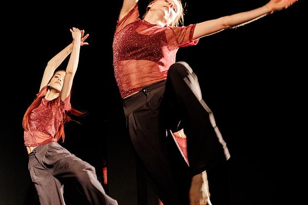 Komplety publiczności na premierowych spektaklach Teatru Tańca Jeszcze 5 Minut