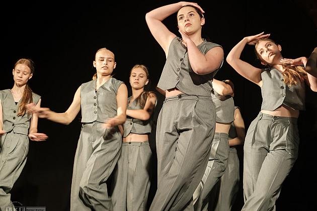 Komplety publiczności na premierowych spektaklach Teatru Tańca Jeszcze 5 Minut