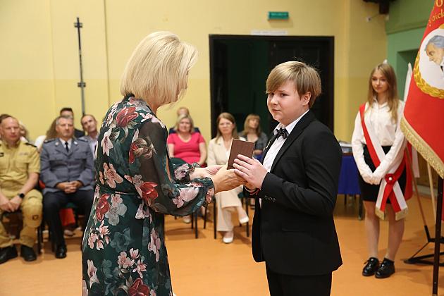 Uroczyste zakończenie roku szkolnego w lęborskich szkołach podstawowych: Emocje, nagrody i plany na wakacje!